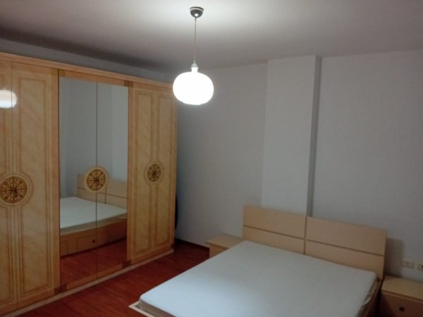 Tirane, jepet me qera apartament 2+1 Kati 3, 117 m² 600 € 