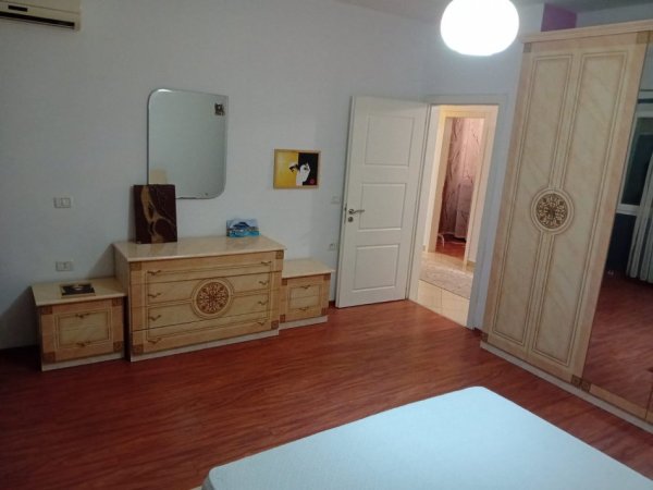 Tirane, jepet me qera apartament 2+1 Kati 3, 117 m² 600 € 