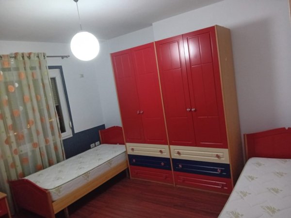 Tirane, jepet me qera apartament 2+1 Kati 3, 117 m² 600 € 
