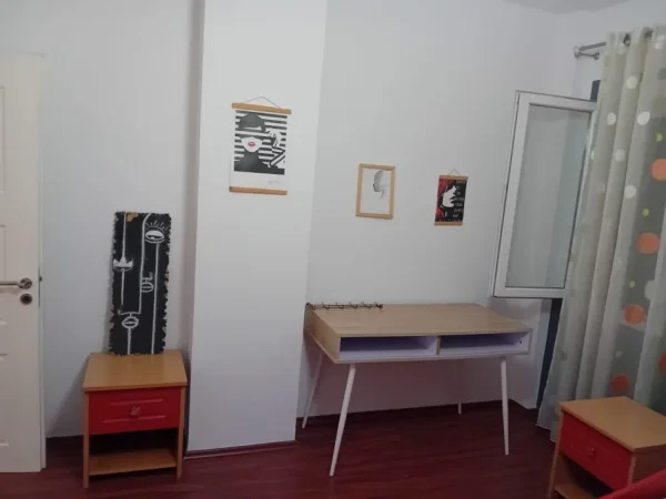 Tirane, jepet me qera apartament 2+1 Kati 3, 117 m² 600 € 