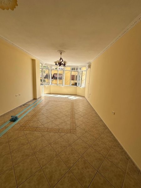 Tirane, shitet apartament 2+1 Kati 3, 121 m² 270.000 € (Rruga Medar Shylla)