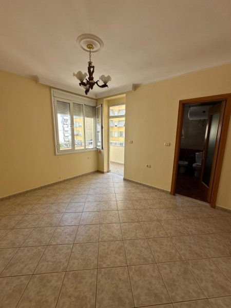 Tirane, shitet apartament 2+1 Kati 3, 121 m² 270.000 € (Rruga Medar Shylla)