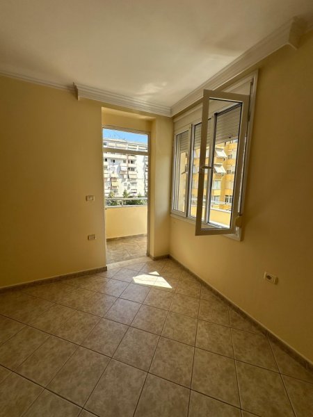 Tirane, shitet apartament 2+1 Kati 3, 121 m² 270.000 € (Rruga Medar Shylla)
