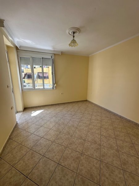 Tirane, shitet apartament 2+1 Kati 3, 121 m² 270.000 € (Rruga Medar Shylla)