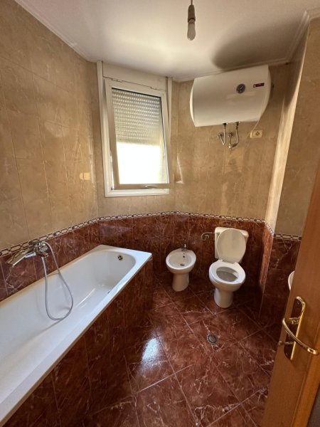 Tirane, shitet apartament 2+1 Kati 3, 121 m² 270.000 € (Rruga Medar Shylla)