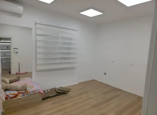 Tirane, jepet me qera ambjent biznesi , 200 m² 2.500 € 