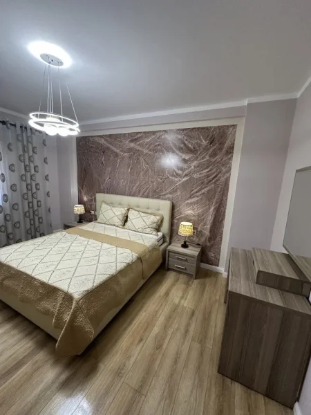Tirane, shitet apartament 2+1+Ballkon Kati 4, 101 m² 145.000 € (KOMBINAT)