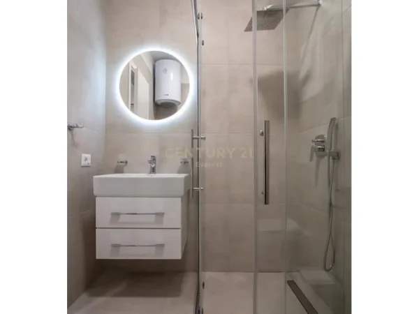 Tirane, shitet apartament 1+1 Kati 3, 60 m² 185.000 € (21 Dhjetori)