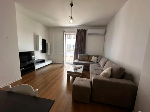 Tirane, jepet me qera apartament 2+1+Ballkon Kati 5, 135 m² 650 € 