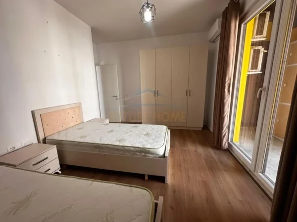 Tirane, jepet me qera apartament 2+1+Ballkon Kati 5, 135 m² 650 € 