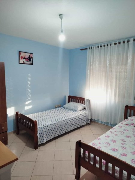 Tirane, jepet me qera apartament 2+1 Kati 5, 86 m² 45000 leke te reja  (rruga sitki cico)