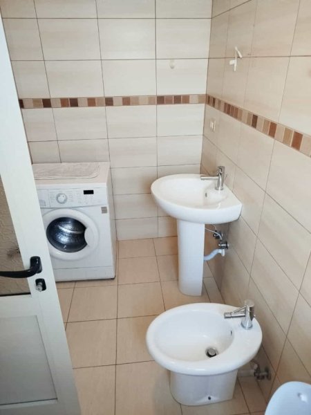 Tirane, jepet me qera apartament 2+1 Kati 5, 86 m² 45000 leke te reja  (rruga sitki cico)