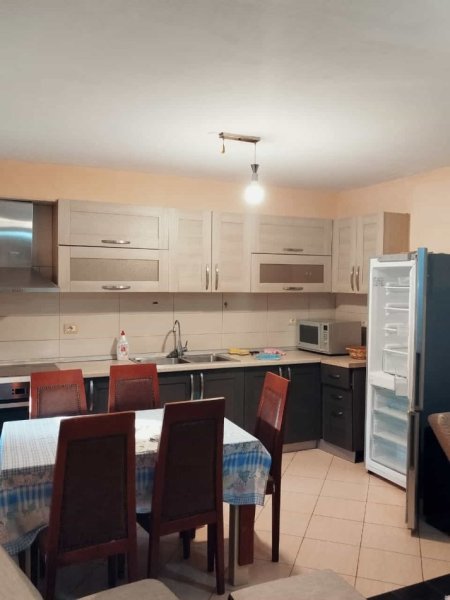 Tirane, jepet me qera apartament 2+1 Kati 5, 86 m² 45000 leke te reja  (rruga sitki cico)