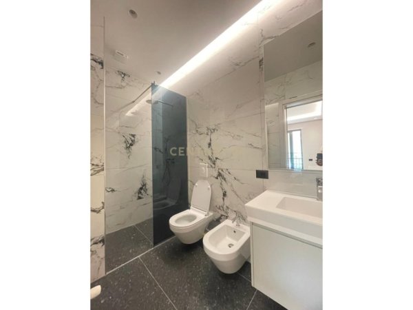 Tirane, jepet me qera apartament 2+1 Kati 2, 110 m² 750 € (KINOSTUDIO)
