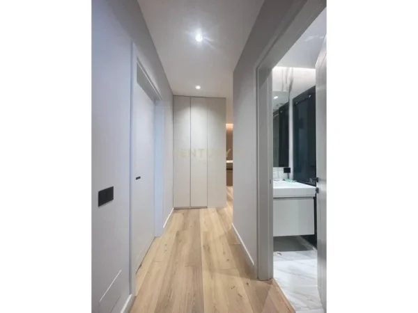 Tirane, jepet me qera apartament 2+1 Kati 2, 110 m² 750 € (KINOSTUDIO)