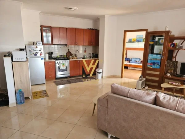 Tirane, jepet me qera apartament 2+1+Ballkon Kati 9, 111 m² 650 € (RRUGA E BARRIKADAVE)