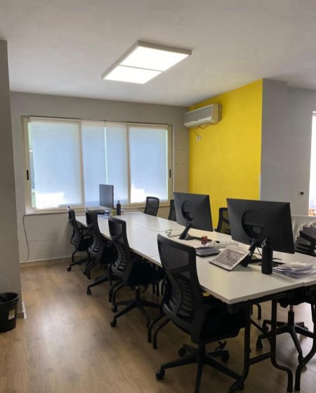 Tirane, jepet me qera zyre Kati 5, 132 m² 3.000 € (BLLOK)