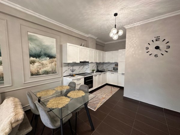 Tirane, jepet me qera apartament 2+1 Kati 7, 1.000 € 