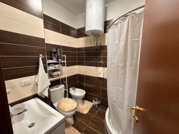 Tirane, jepet me qera apartament 2+1 Kati 7, 1.000 € 