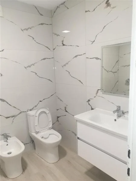 Tirane, jepet me qera zyre Kati 1, 76 m² 900 € (rruga brigada 8)