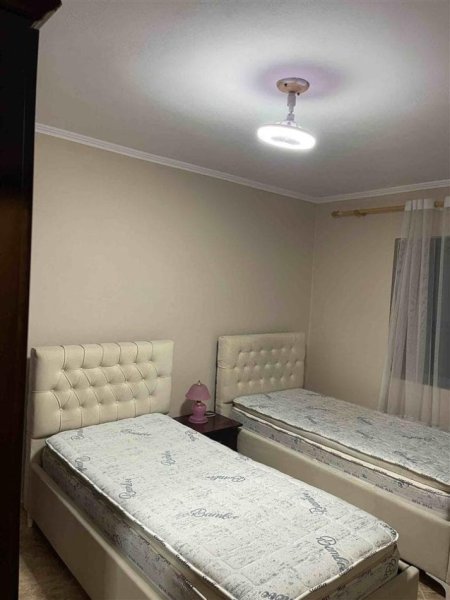 Tirane, jepet me qera apartament 1+1 Kati 5, 60 m² 480 € (rruga e dibres)