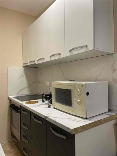 Tirane, jepet me qera apartament 1+1 Kati 5, 60 m² 480 € (rruga e dibres)