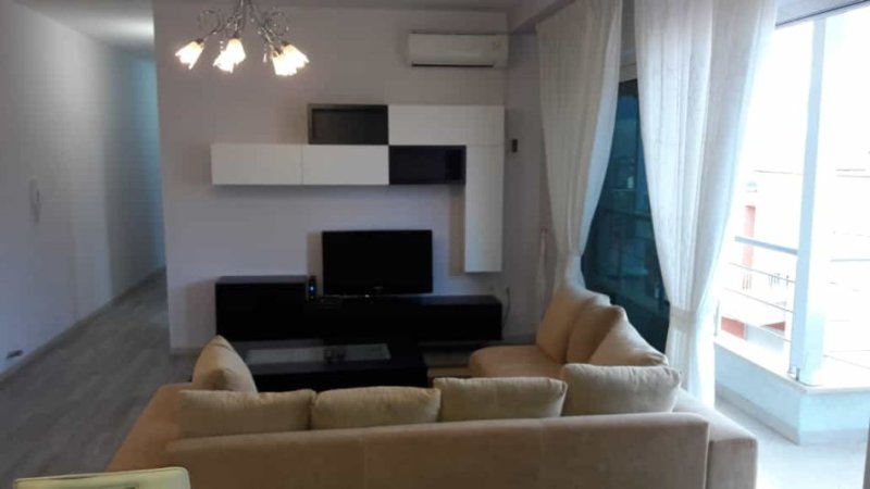 Tirane, jepet me qera apartament 2+1 Kati 5, 105 m² 650 € (liqeni i thate)