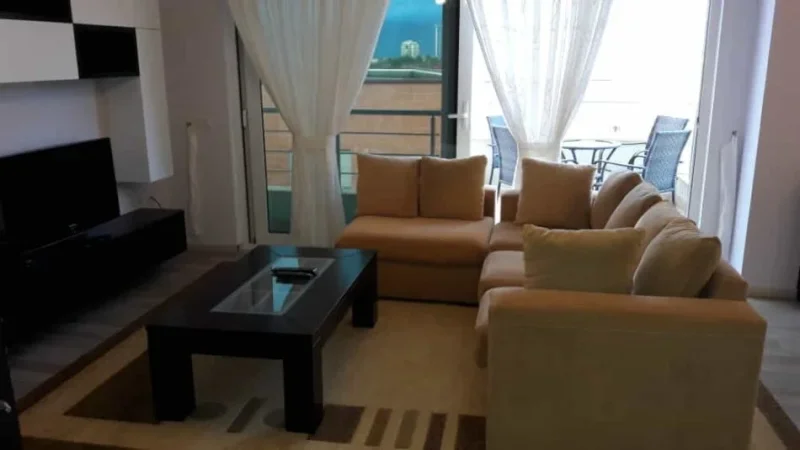 Tirane, jepet me qera apartament 2+1 Kati 5, 105 m² 650 € (liqeni i thate)