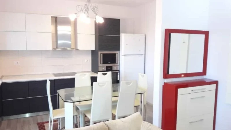 Tirane, jepet me qera apartament 2+1 Kati 5, 105 m² 650 € (liqeni i thate)