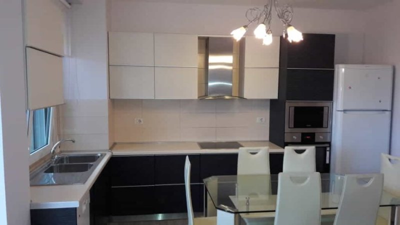 Tirane, jepet me qera apartament 2+1 Kati 5, 105 m² 650 € (liqeni i thate)