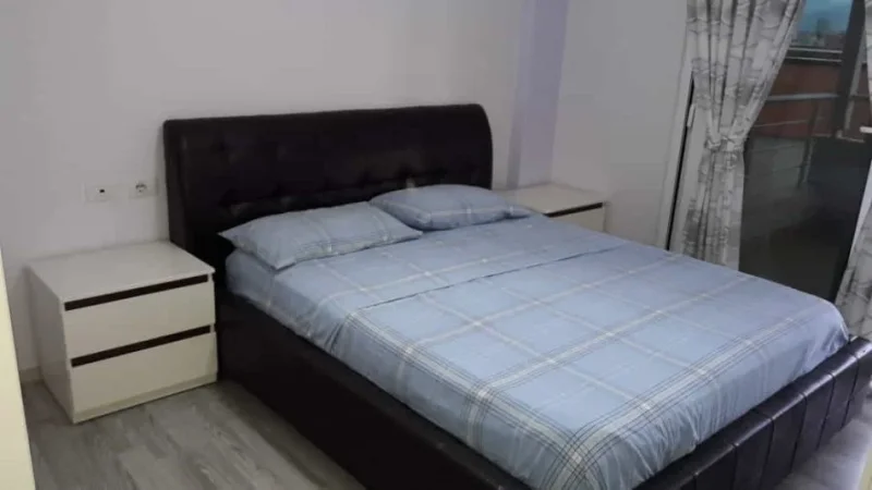 Tirane, jepet me qera apartament 2+1 Kati 5, 105 m² 650 € (liqeni i thate)