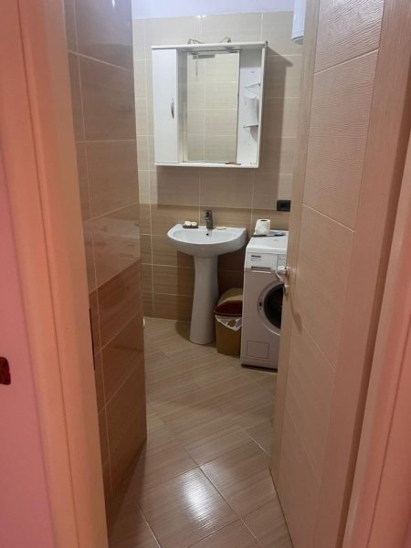 Tirane, shitet apartament 1+1+Ballkon Kati 8, 77 m² 105.000 € (loni ligori)