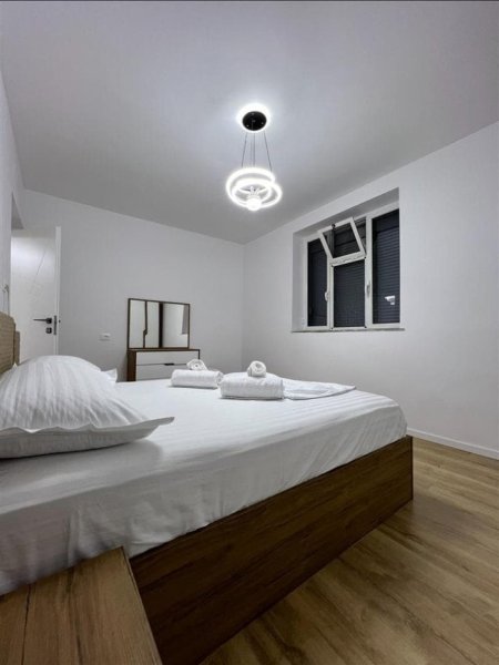 Tirane, jepet me qera apartament 2+1 Kati 1, 83 m² 700 € (21 dhjetori)