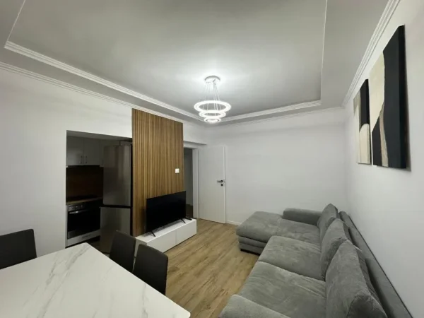 Tirane, jepet me qera apartament 2+1 Kati 1, 83 m² 700 € (21 dhjetori)
