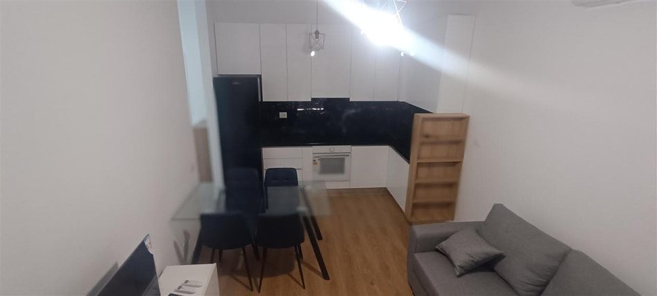 Tirane, jepet me qera apartament 1+1+Ballkon Kati 4, 55 m² 500 € (pasho hysa)
