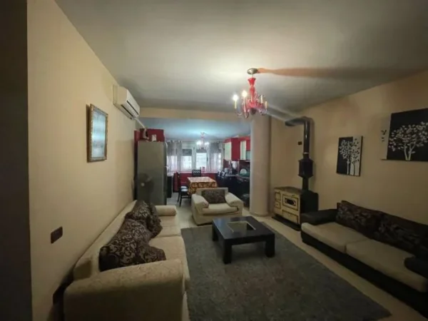 Tirane, jepet me qera apartament 3+1 Kati 5, 120 m² 700 € (ali demi)