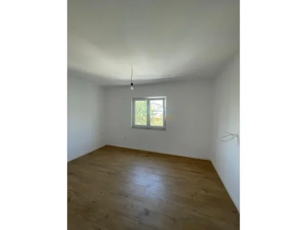 Tirane, shitet apartament 2+1+Ballkon Kati 4, 70 m² 138.000 € 