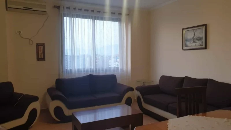 Tirane, jepet me qera apartament 1+1+Ballkon Kati 10, 65 m² 550 € (tek Ish-Ekspozita)