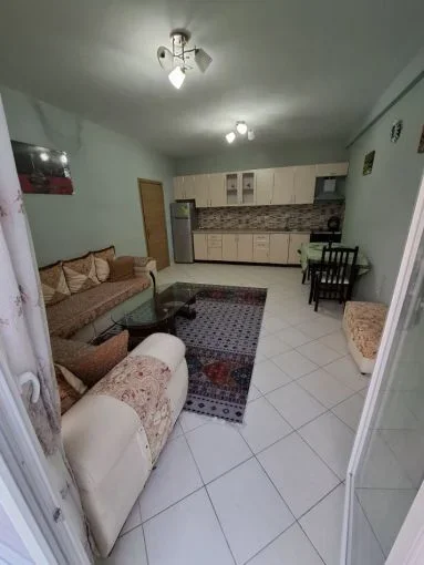 Tirane, jepet me qera apartament 2+1 Kati 3, 106 m² 500 € (astir)