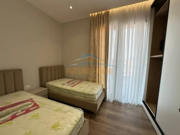 Tirane, jepet me qera apartament 2+1+ Verande + Parking Kati 8, 117 m² 1.500 € (Kompleksi Delijorgji)