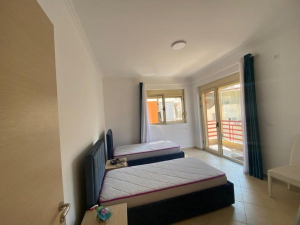 Tirane, jepet me qera apartament 2+1+Ballkon Kati 4, 110 m² 1.000 € 