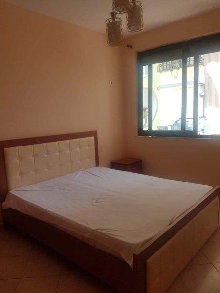 Tirane, jepet me qera apartament 1+1+Ballkon Kati 10, 65 m² 550 € (ish ekspozita)