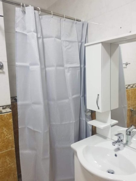 Tirane, jepet me qera apartament 1+1+Ballkon Kati 10, 65 m² 550 € (ish ekspozita)