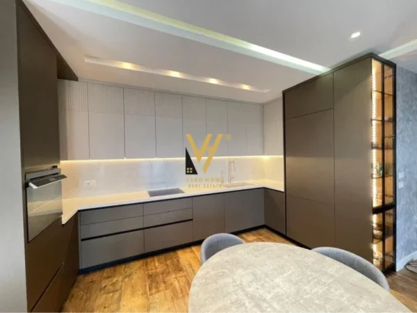 Tirane, jepet me qera apartament 3+1+Ballkon Kati 4, 138 m² 1.800 € (KOPSHTI ZOOLOGJIK)