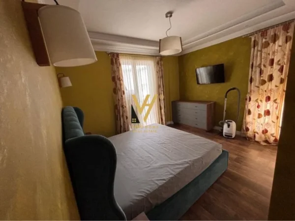 Tirane, jepet me qera apartament 3+1+Ballkon Kati 4, 138 m² 1.800 € (KOPSHTI ZOOLOGJIK)