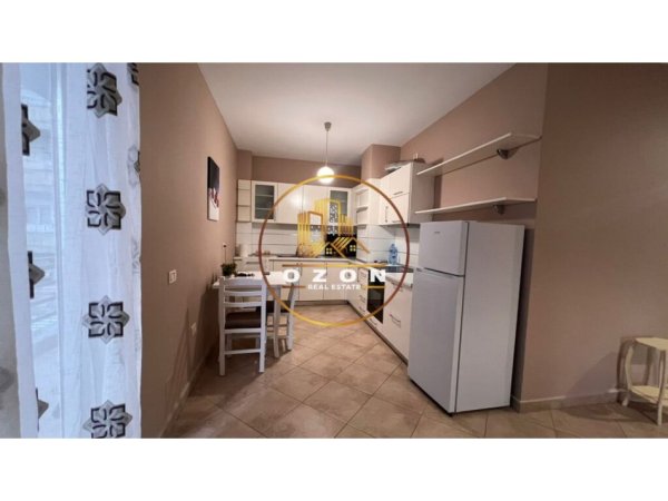 Tirane, jepet me qera apartament 3+1 Kati 6, 121 m² 800 € (Stacioni i Trenit)