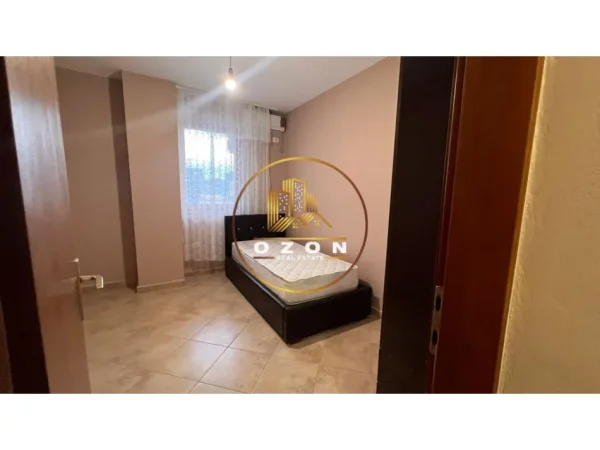 Tirane, jepet me qera apartament 3+1 Kati 6, 121 m² 800 € (Stacioni i Trenit)