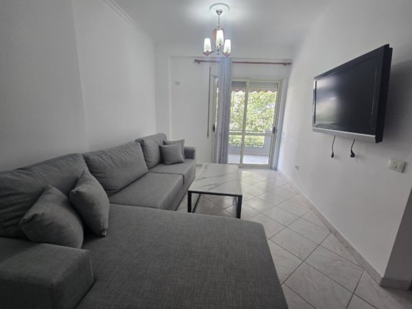 Tirane, jepet me qera apartament 2+1+Aneks+Ballkon Kati 2, 92 m² 500 € (astir)