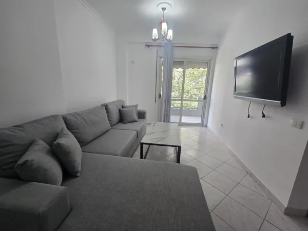 Tirane, jepet me qera apartament 2+1+Aneks+Ballkon Kati 2, 92 m² 500 € (astir)