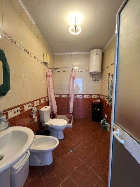 Tirane, jepet me qera apartament 2+1+Ballkon Kati 9, 112 m² 650 € (Rruga e Barrikadave)